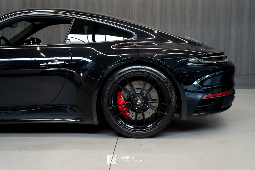 Porsche 992 Carrera 4 GTS