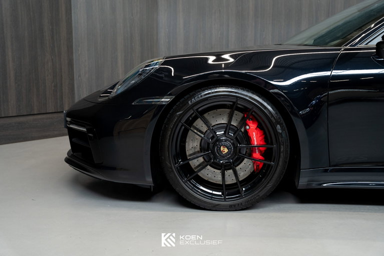 Porsche 992 Carrera 4 GTS