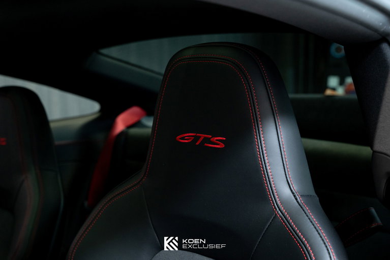Porsche 992 Carrera 4 GTS