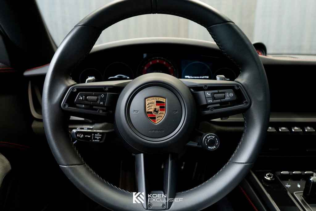 Porsche 992 Carrera 4 GTS