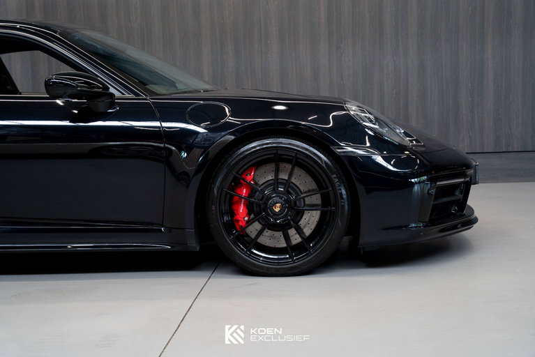 Porsche 992 Carrera 4 GTS