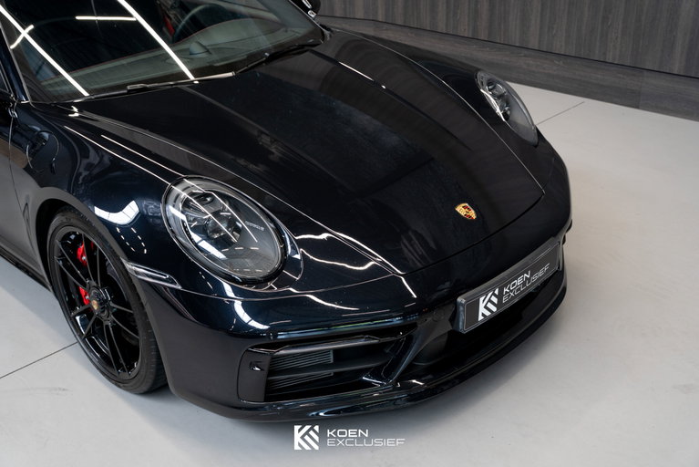 Porsche 992 Carrera 4 GTS