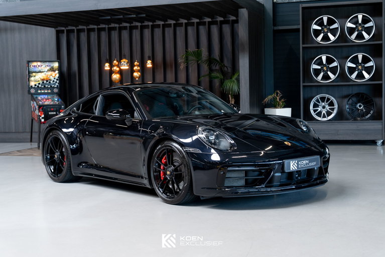 Porsche 992 Carrera 4 GTS