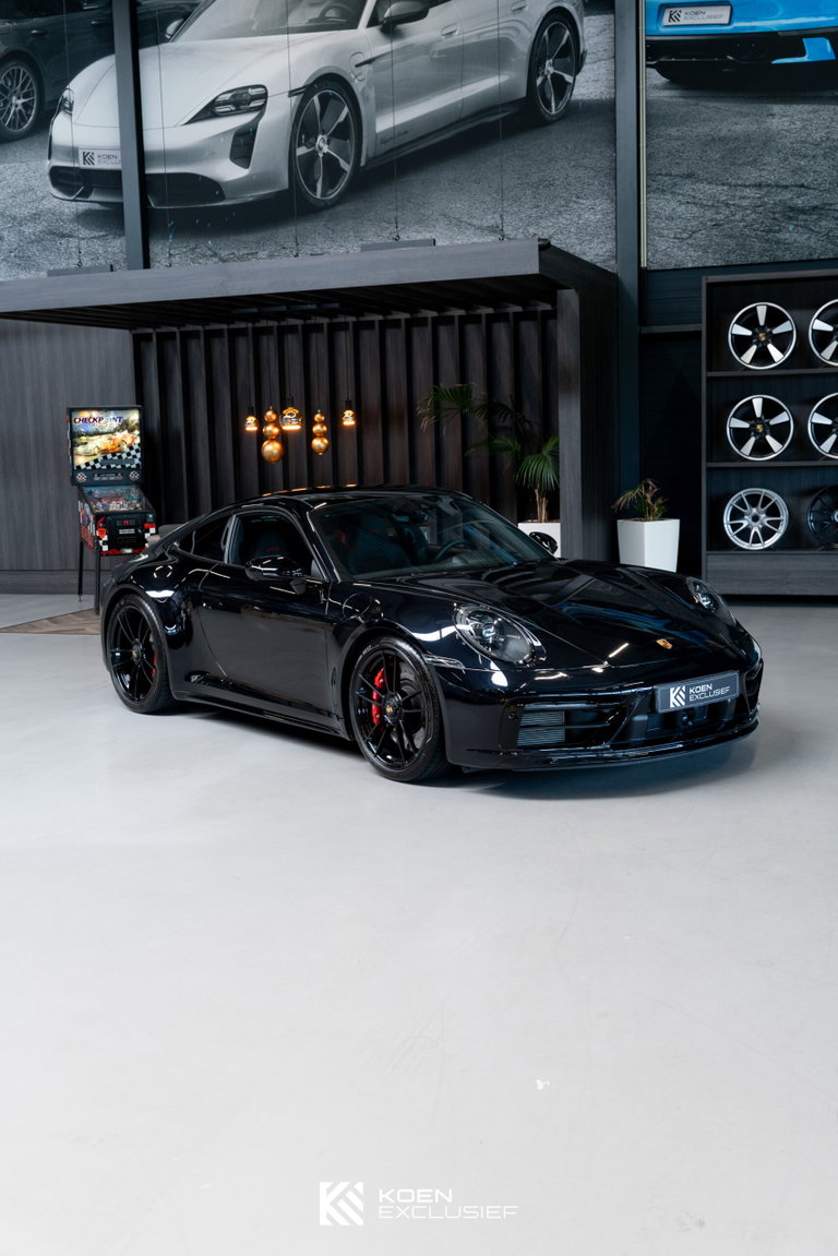 Porsche 992 Carrera 4 GTS
