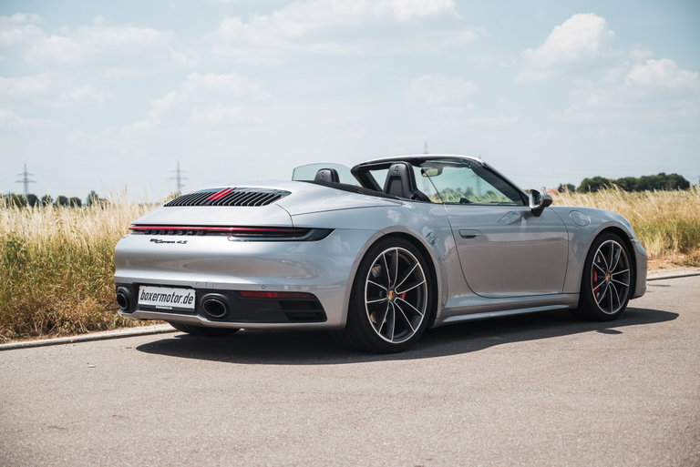 Porsche 992 Carrera 4S