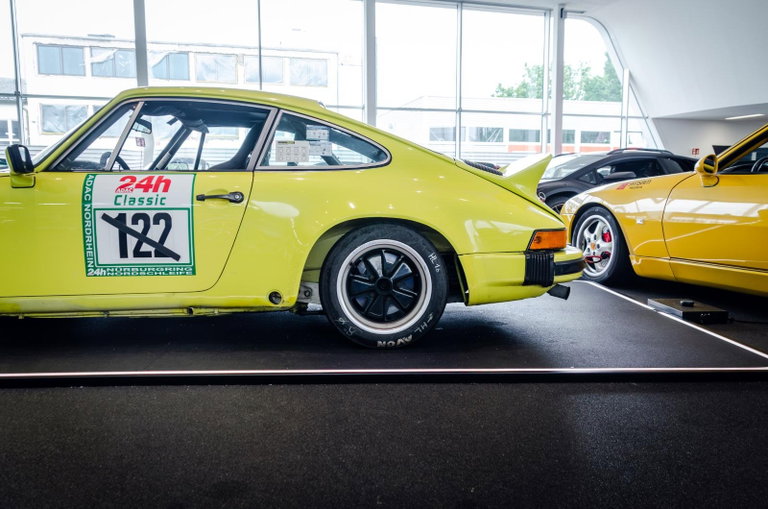 Porsche 911 Carrera 2.7