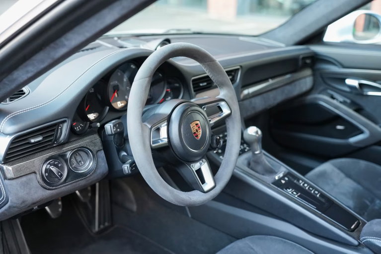 Porsche 991.2 Carrera GTS