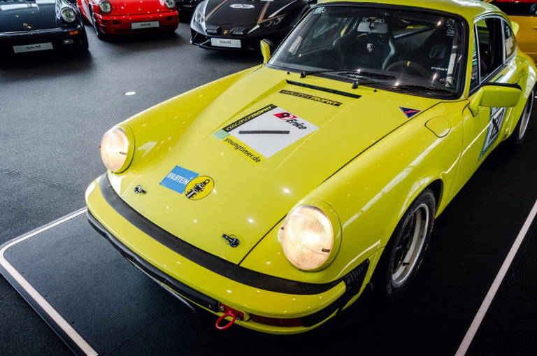 Porsche 911 Carrera 2.7