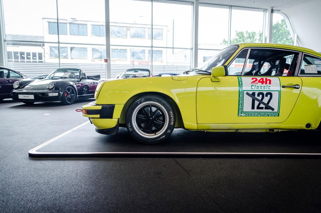 Porsche 911 Carrera 2.7