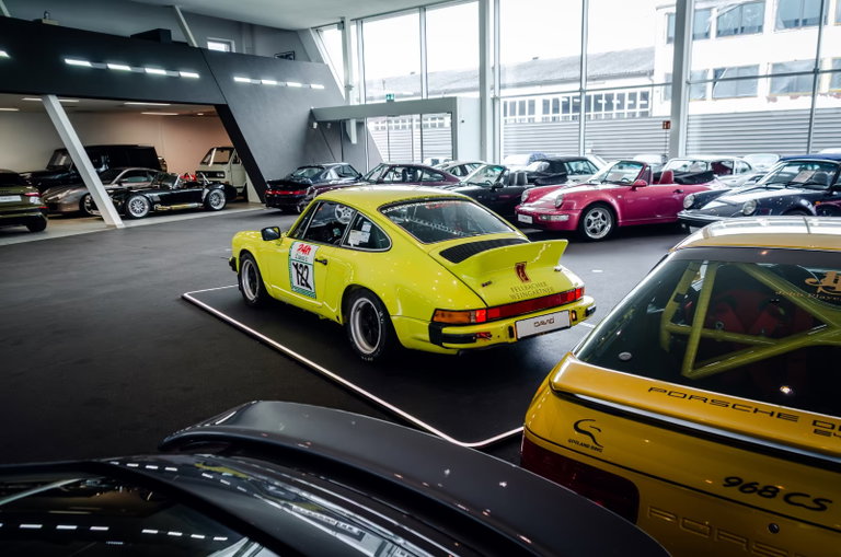 Porsche 911 Carrera 2.7
