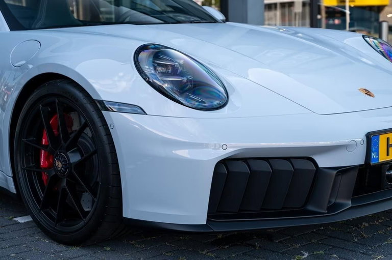 Porsche 992.2 Carrera 4 GTS