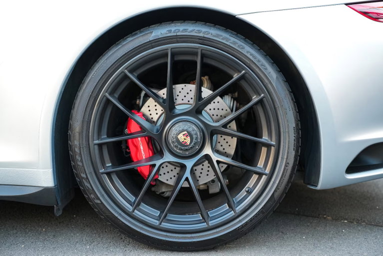 Porsche 991.2 Carrera GTS