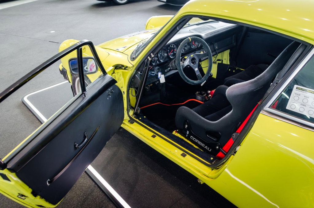Porsche 911 Carrera 2.7
