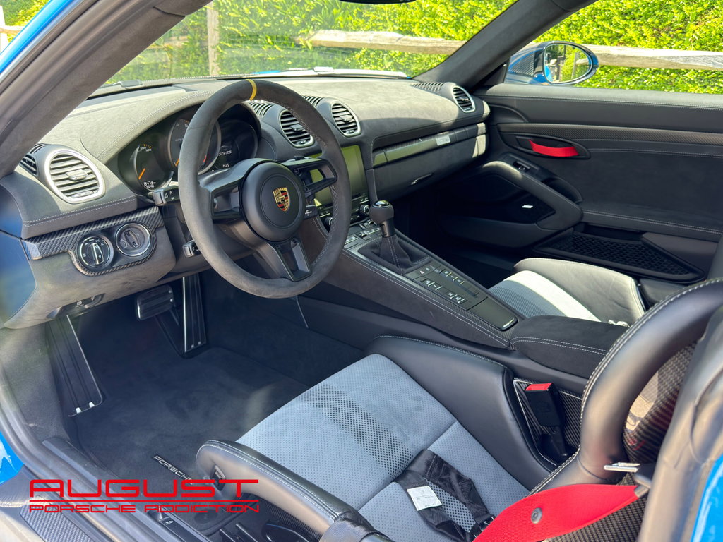 Porsche 718 Cayman GT4 RS