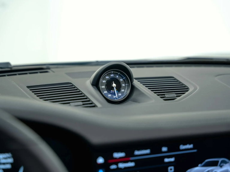 Porsche 992 Carrera