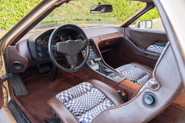 Porsche 928