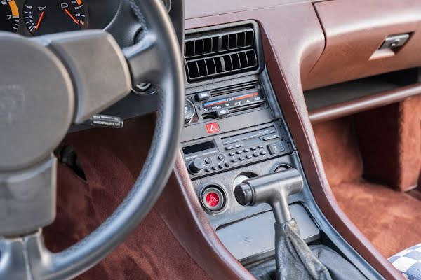 Porsche 928