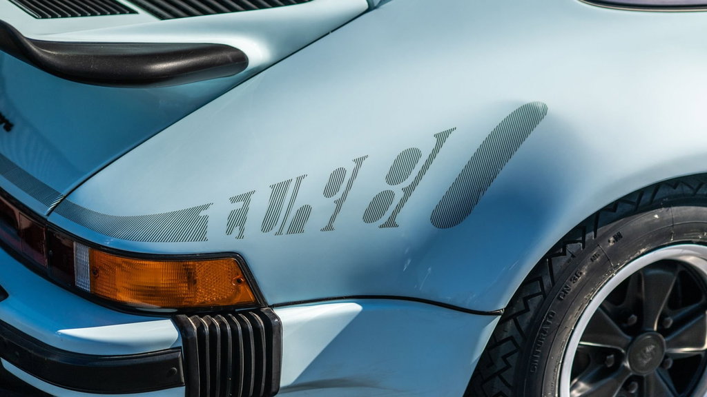 Porsche 911 Turbo 3.0 (US)