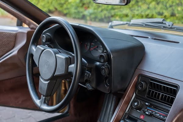 Porsche 928