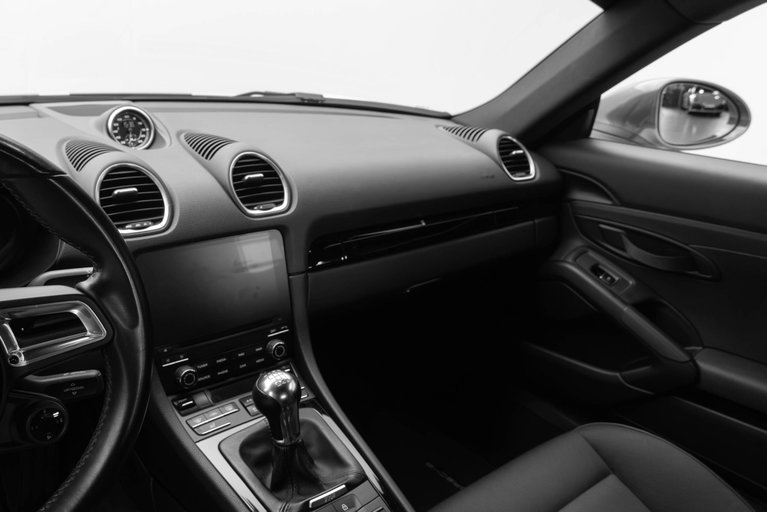 Porsche 718 Cayman T