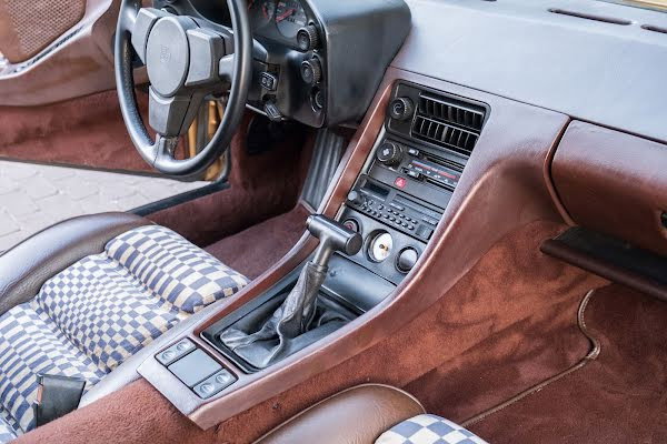 Porsche 928