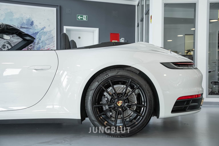 Porsche 992 Carrera