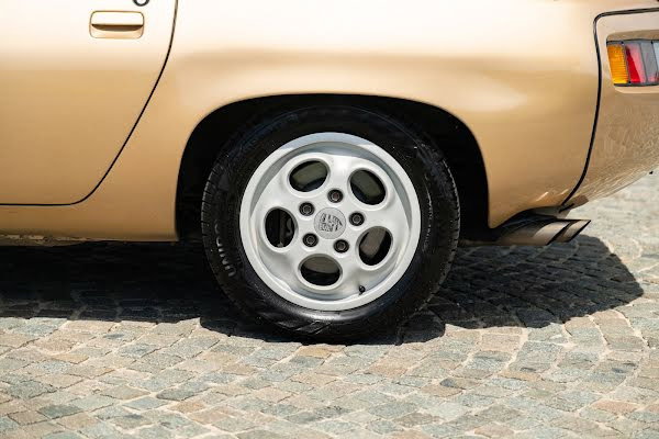 Porsche 928