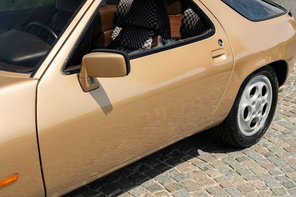 Porsche 928