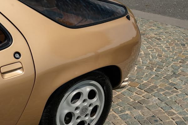 Porsche 928