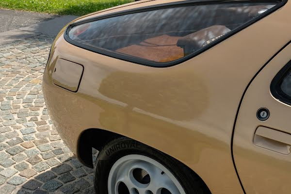 Porsche 928