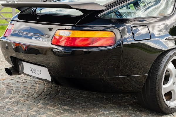 Porsche 928 S4