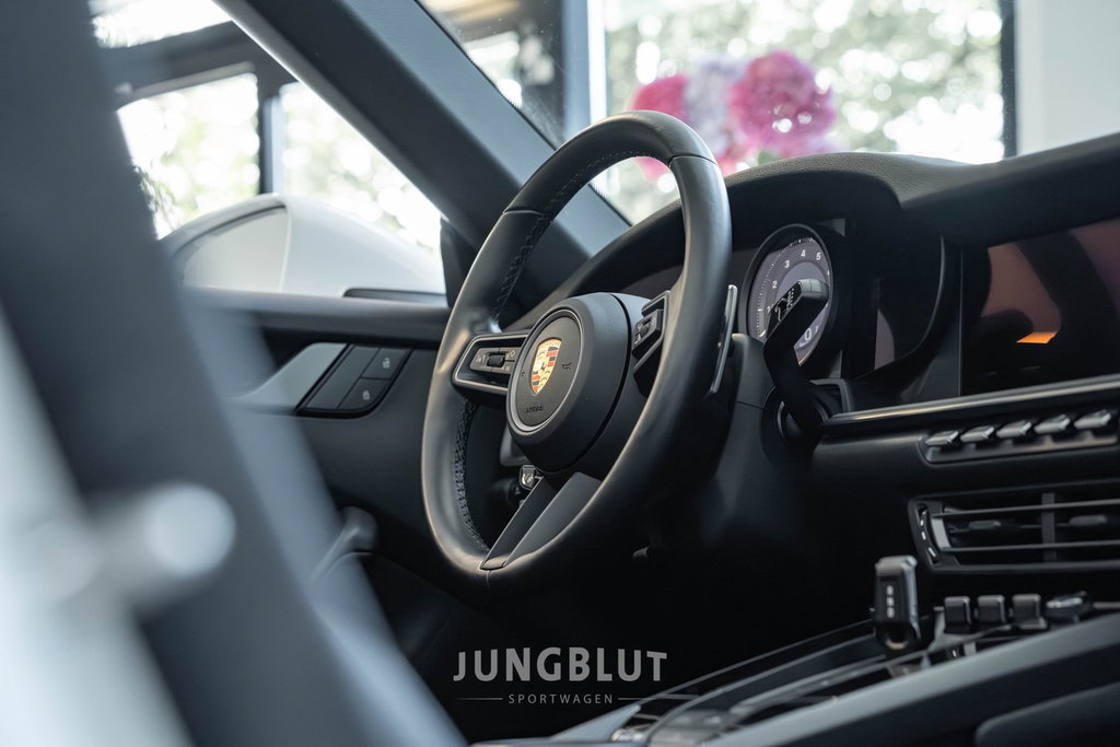 Porsche 992 Carrera