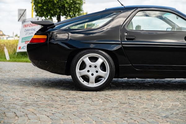 Porsche 928 S4