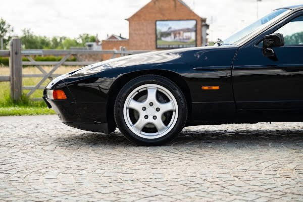 Porsche 928 S4