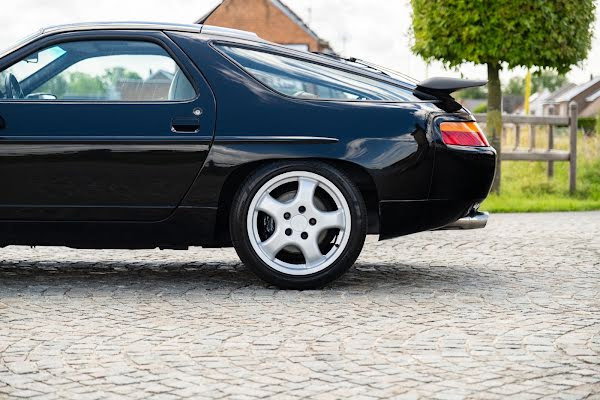 Porsche 928 S4