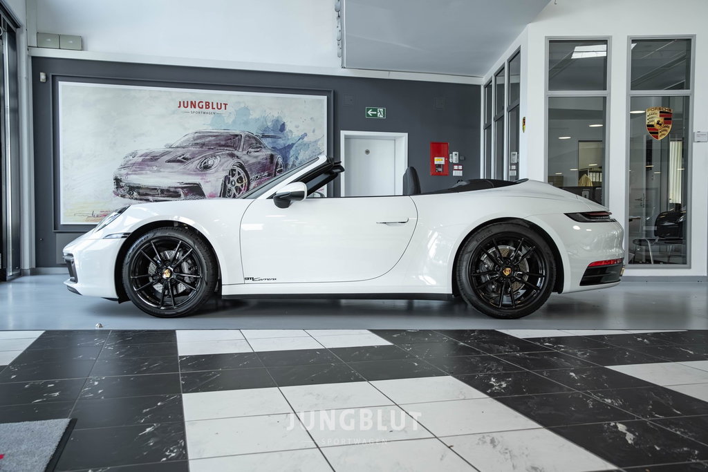 Porsche 992 Carrera
