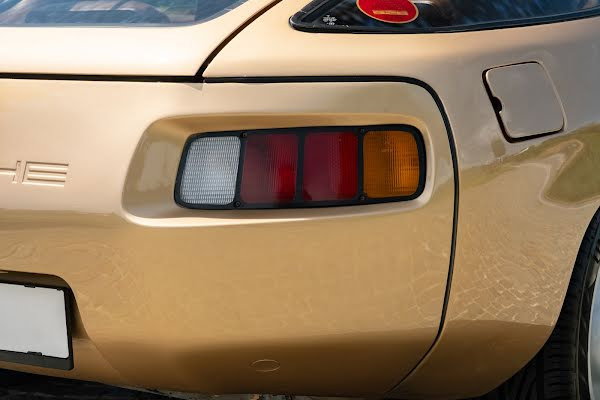 Porsche 928