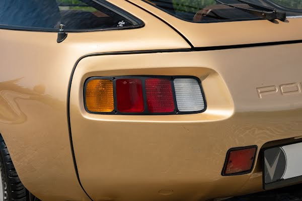 Porsche 928
