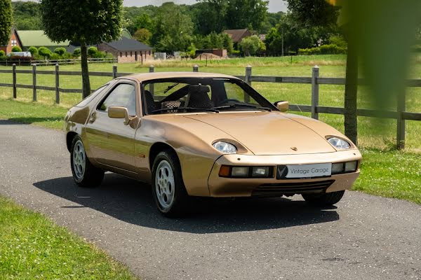 Porsche 928