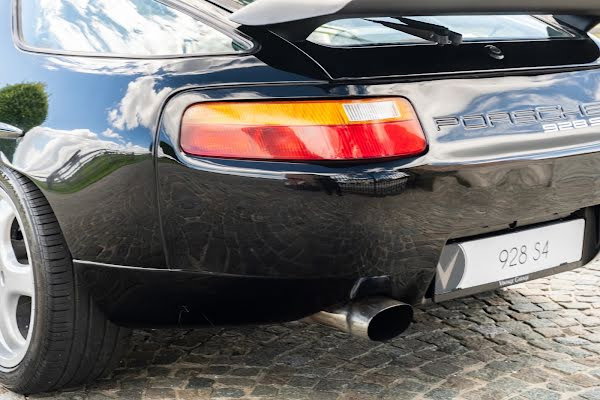 Porsche 928 S4
