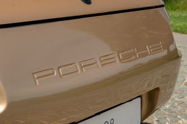 Porsche 928