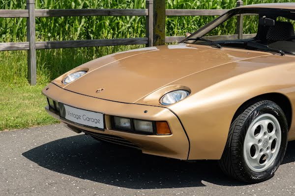 Porsche 928