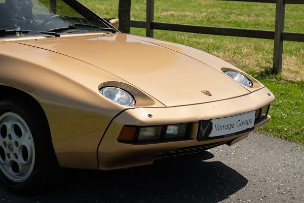 Porsche 928