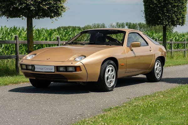 Porsche 928
