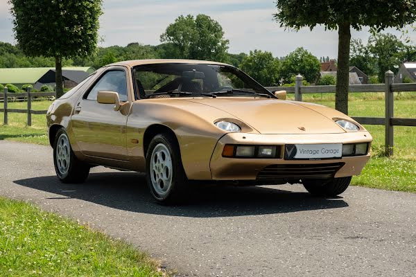 Porsche 928