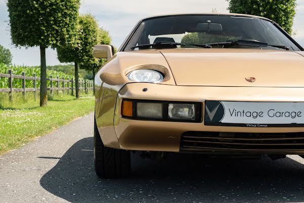 Porsche 928