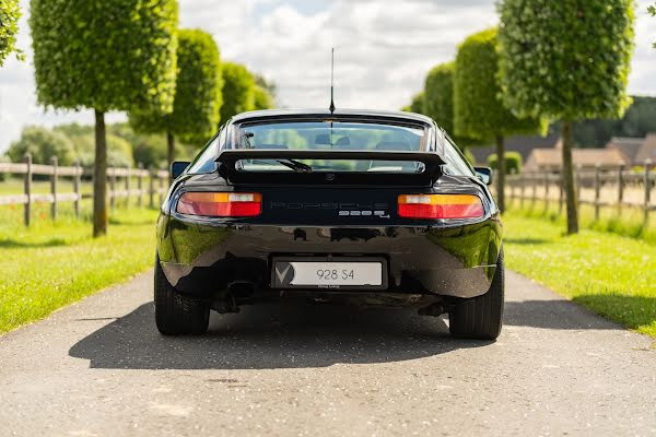 Porsche 928 S4