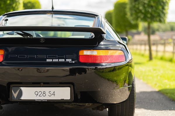 Porsche 928 S4