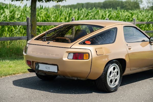 Porsche 928