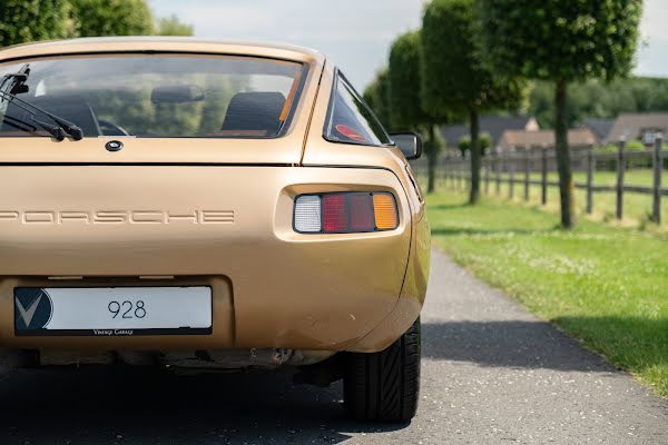 Porsche 928